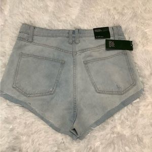 NWT Ladies Highest Rise Cheeky Jean cut off Shorts in size 4/27 waist